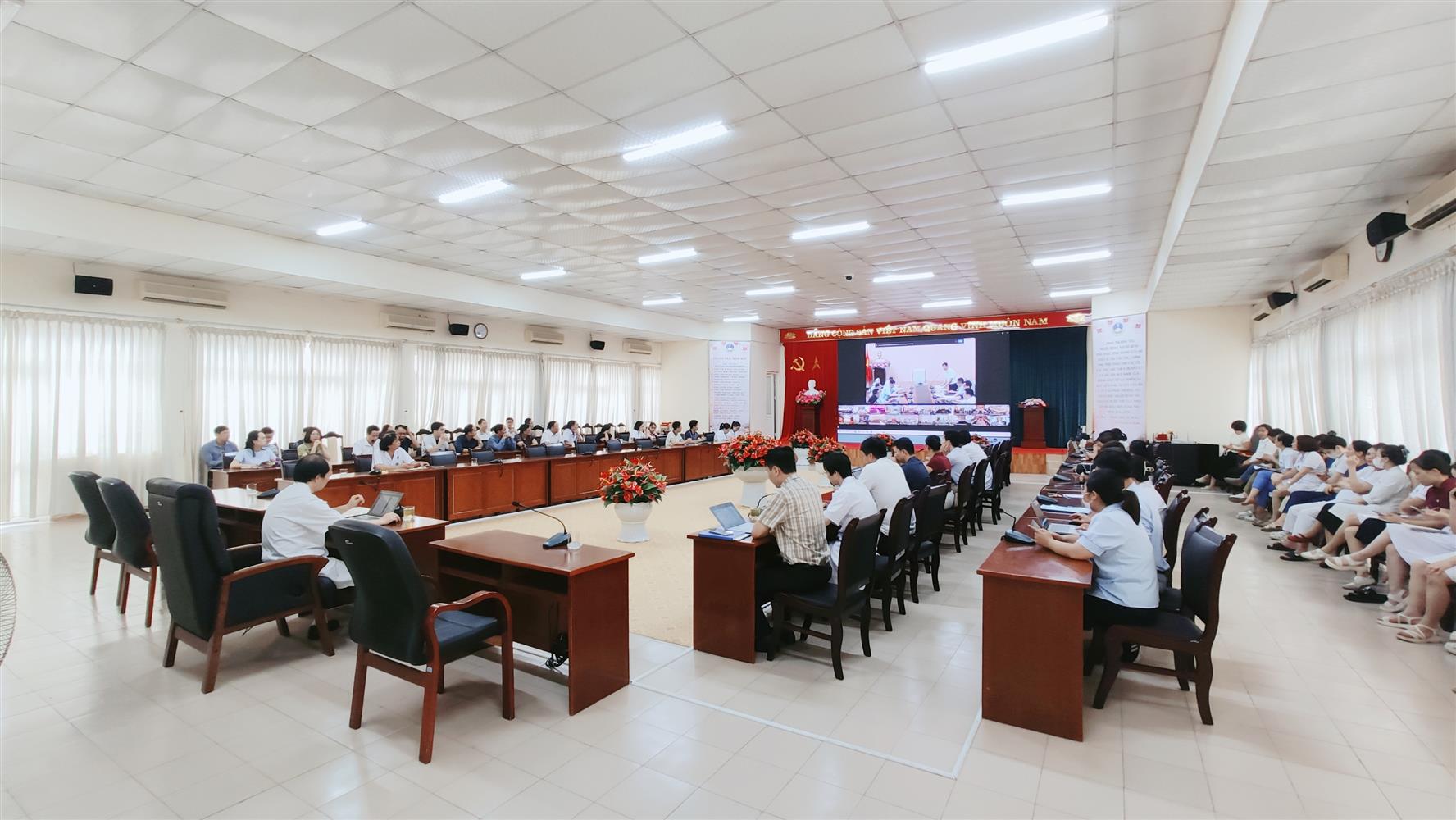 Bệnh viện Đa khoa Hải Dương tham dự Hội nghị triển khai Chiến dịch 90 ngày làm sạch, chuẩn hóa dữ liệu y tế và Chiến dịch 100 ngày tạo lập, cập nhật Sổ sức khỏe điện tử trên VneID